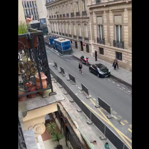 Alarma falsă pe bulevardul Champs-Elysees