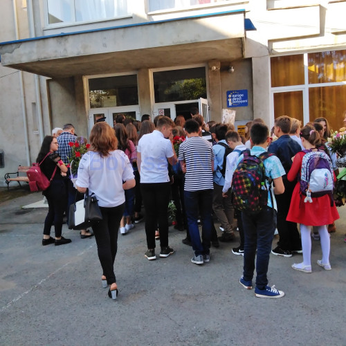 Românii care lucrează la stat vor avea o minivacanță de 1 Mai