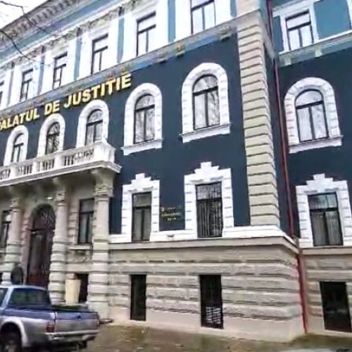 Grefiera de la Judecătoria Deva scapă de amenda judiciară