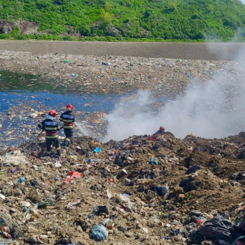 Incendiu la groapa de gunoi din Bacău