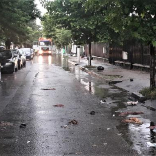 Ploaia puternică provoacă probleme de canalizare în cartierul Buna Ziua