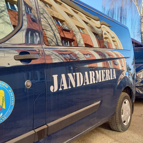 Tânăr de 22 de ani prins cu droguri de jandarmi