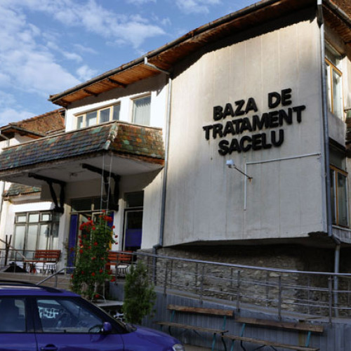 Licitație pentru activele bazei de tratament de la Săcelu fără oferte