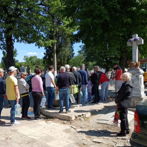 Cimitirul &quot;Eternitatea&quot; plin de pelerini de Paștele Blajinilor