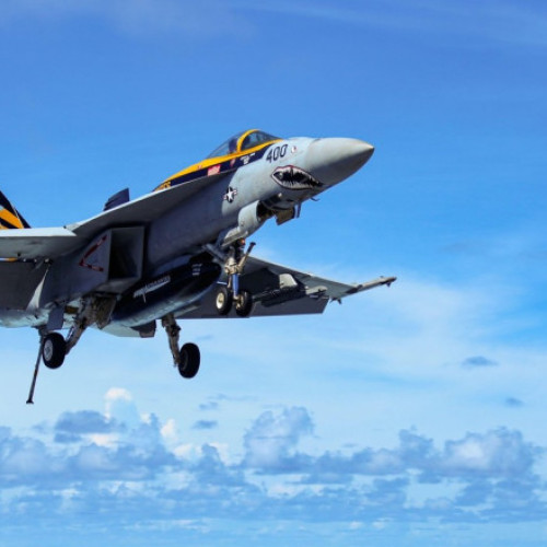 Un avion de vanatoare F/A-18 Super Hornet al Marinei SUA a fost pierdut peste bord