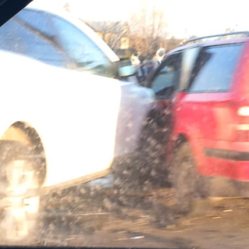 Impact violent lângă Pitești: Două mașini distruse