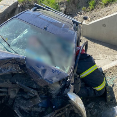 Accident grav pe DN1 E60: Un șofer de 65 de ani a fost salvat din mașină