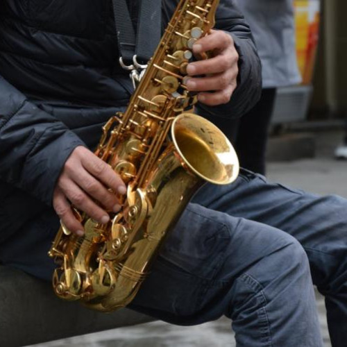 Clujenii, deranjați de un saxofonist în zona gării