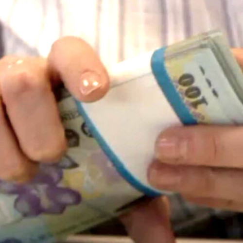 Escrocherie la Petrosani: Un batran a cazut victima unei femei care l-a convins sa ia credite