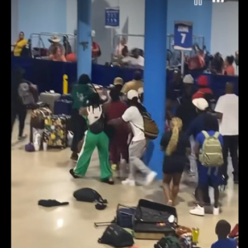 24 de persoane interzise pe navele Carnival Cruise după o altercație în Galveston