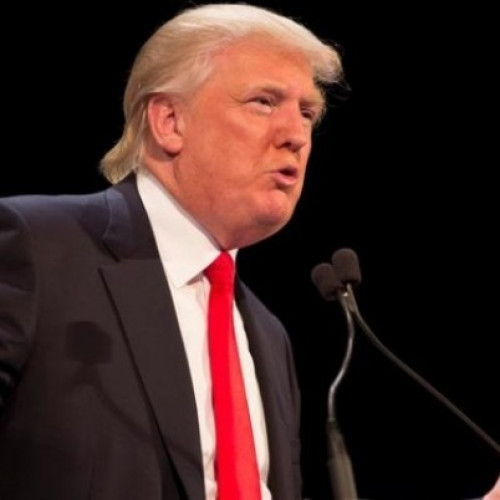 Donald Trump glumește despre posibilitatea de a deveni Papa