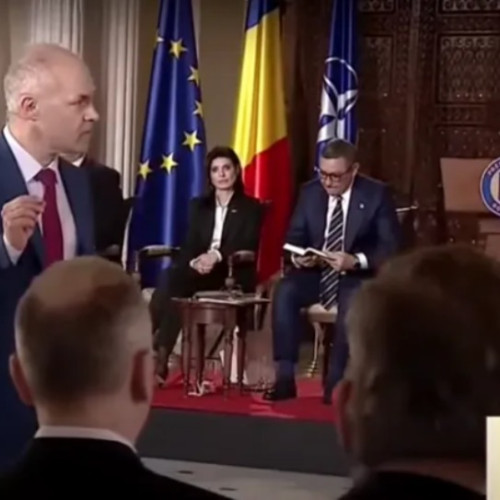 Victor Ponta citit Biblia la dezbaterea electorală de la Cotroceni