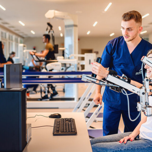 Spitalul de Recuperare Medicală Arcadia utilizează terapia Armeo pentru reabilitarea pacienților