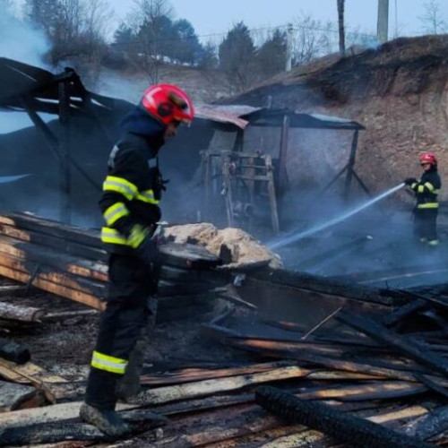 Incendiu la o anexă gospodărească în comuna Pufești