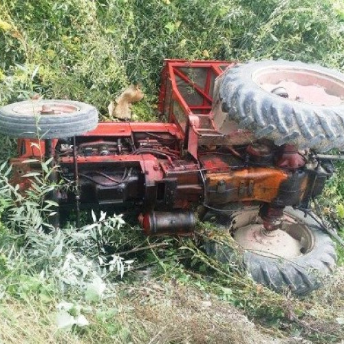 Utilaj agricol răsturnat în comuna Soveja