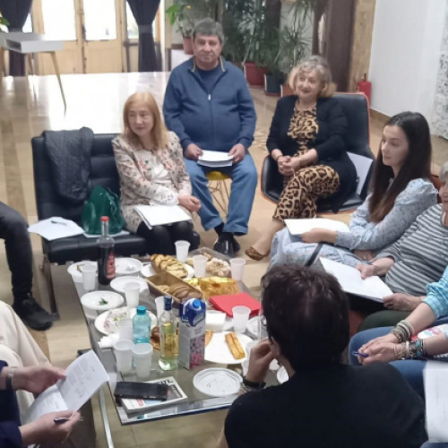 Gina Constantin Marinescu prezintă o serie de poeme lăudate și criticate