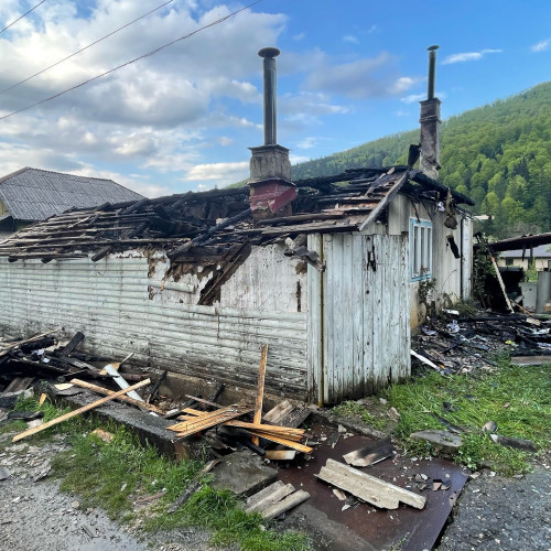 Flăcările devastatoare au distrus o gospodărie în comuna Tarcau