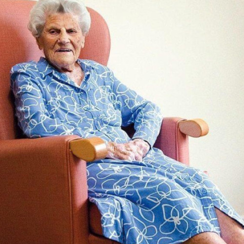 O femeie britanică de 115 ani devine cea mai bătrână persoană din lume