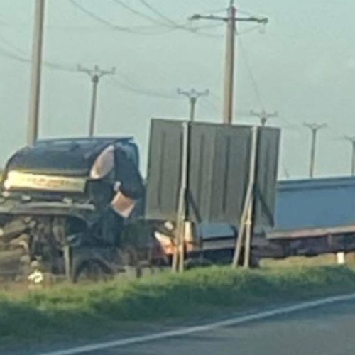 Doi şoferi de TIR implicați într-un accident rutier la Braila