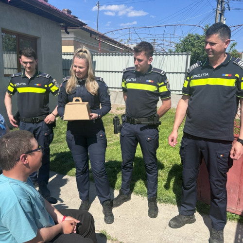 Politistii din Sabaoani sărbătoresc 15 ani alături de Rares