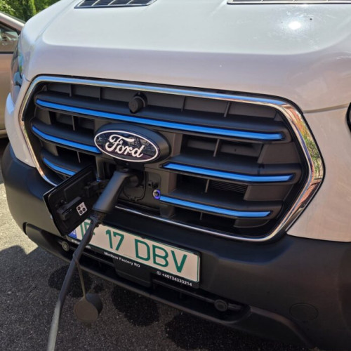 Primăria Brănești a primit microbuze electrice pentru transportul elevilor