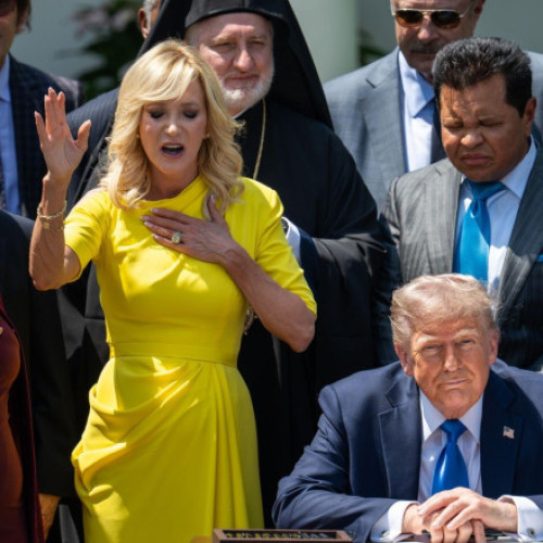 Trump pune capăt finanțării agențiilor media internaționale