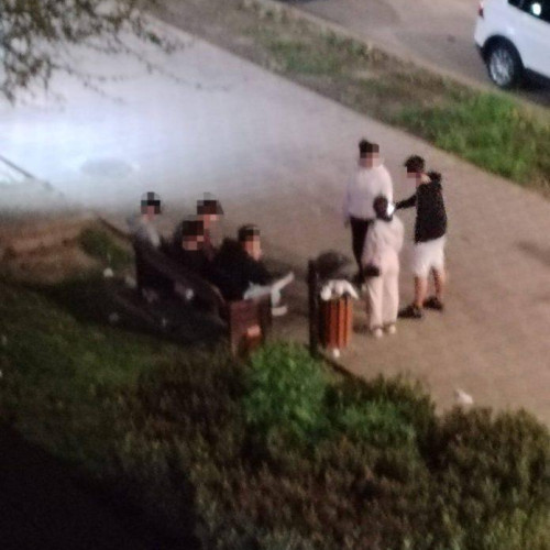 Locatarii din Botoșani se plâng de zgomotul și mizeria nocturnă