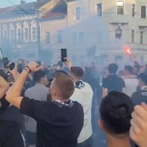 Demonstratie impresionanta de sustinere pentru Universitatea Cluj in Piata Mihai Viteazu