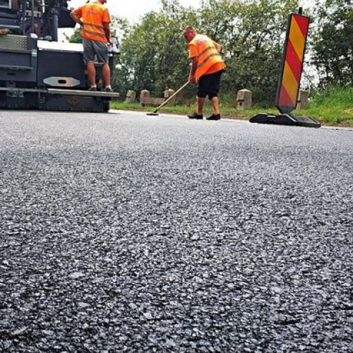 Primăria din Prajeni investește aproape 900.000 de lei în asfaltarea drumurilor
