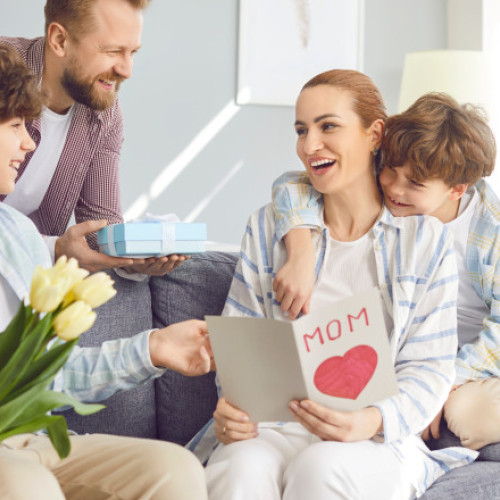 Ziua Mamei este sărbătorită pe 4 mai în România