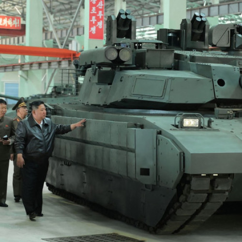 Kim Jong Un inspectează o fabrică de tancuri și subliniază progresele tehnologice