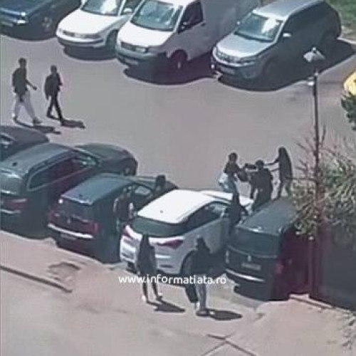 Bătaie între tinere în Suceava din cauza unui băiat de 18 ani