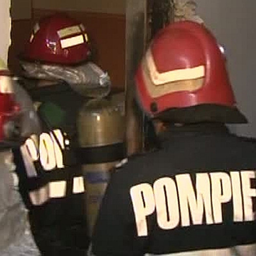 Incendii în Neamț: Pompierii intervin pentru stingerea flăcărilor