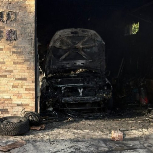 Incendiu violent la Catamarasti Deal: gospodărie în pericol