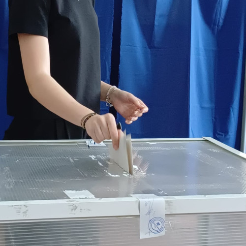 Urnele de vot s-au închis la alegerile prezidențiale din Botoșani