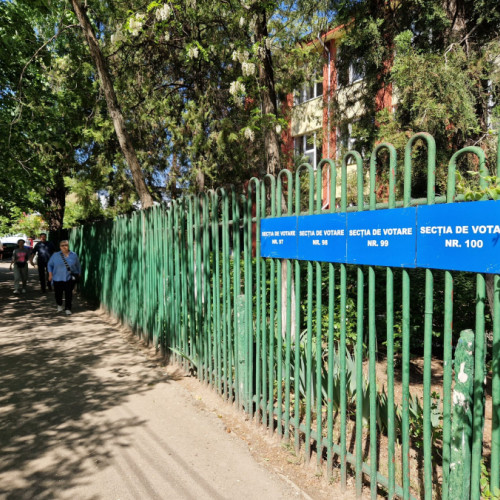 Liniște pe străzi duminica, înainte de prânz