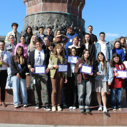 Elevii ieșeni obțin premii la Olimpiada Națională de Arte Vizuale