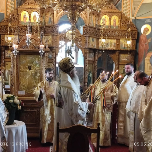 Mitropolitul Teofan oficiază slujba la mănăstirea Gorovei