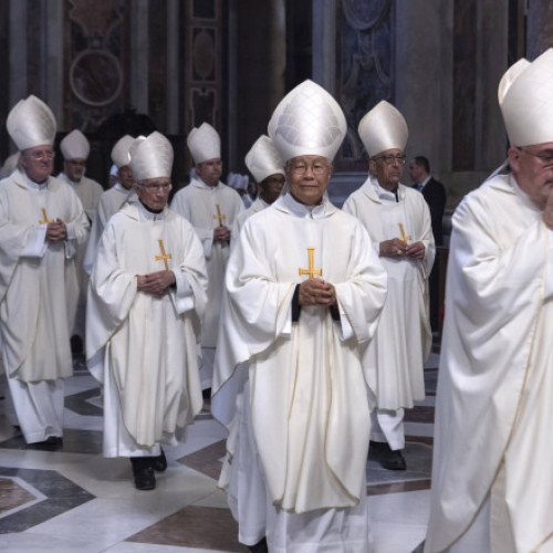 Cardinali din întreaga lume se reunesc pentru alegerea succesorului Papei Francisc