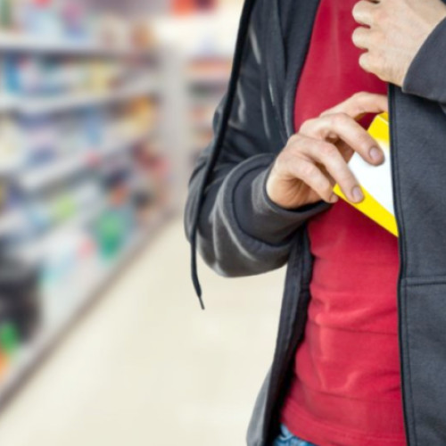 Adolescent din Hunedoara, dosar penal după furt din supermarket