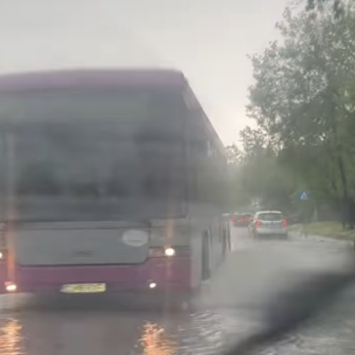 Ploaia torenţială afectează Cluj-Napoca