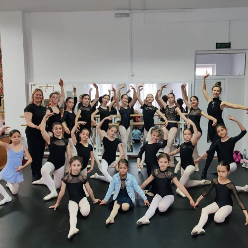 Elevele Clasei de Balet participă la Zilele Dansului în Dâmbovița