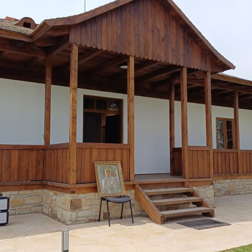 Icoana donată de Maria Enescu, expusă la biserica din Liveni