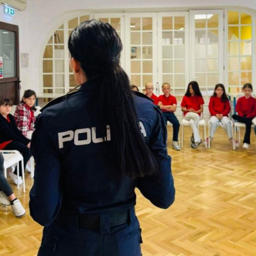 Misiunile polițiștilor în școli continuă