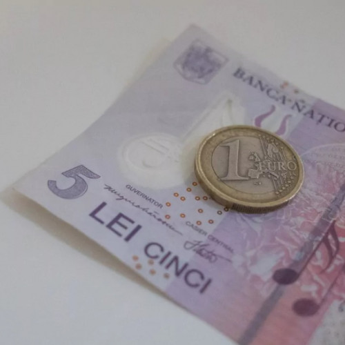 Leul românesc se depreciază rapid, afectând economia națională