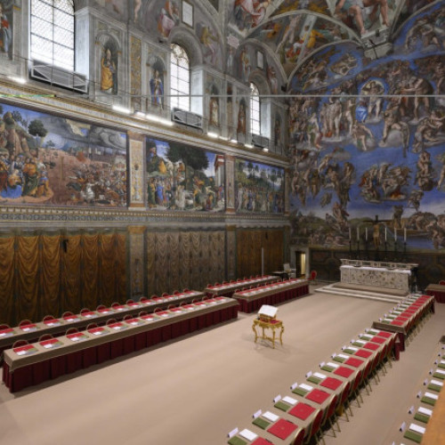 Primul semnal cu fum pentru alegerea noului papă este așteptat miercuri