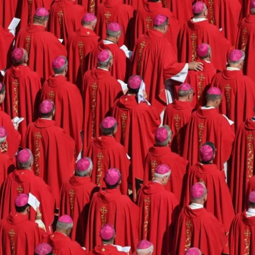 Conclavul pentru alegerea noului papa a început la Vatican