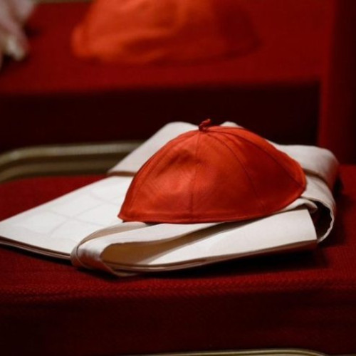 Conclavul papal începe în Vatican pentru alegerea noului papa