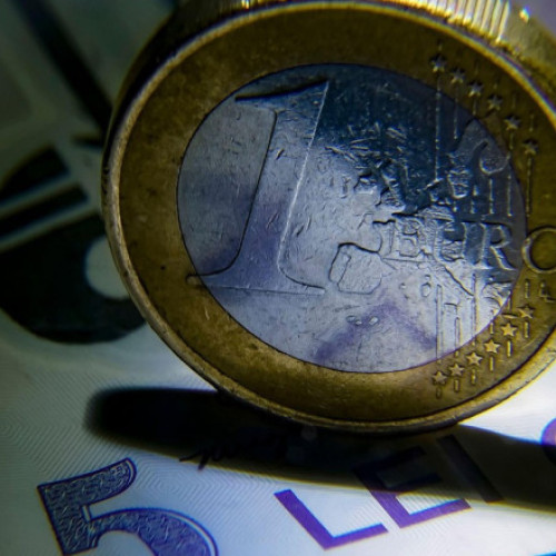 Cursul euro atinge un nou maxim istoric de 5,0991 lei