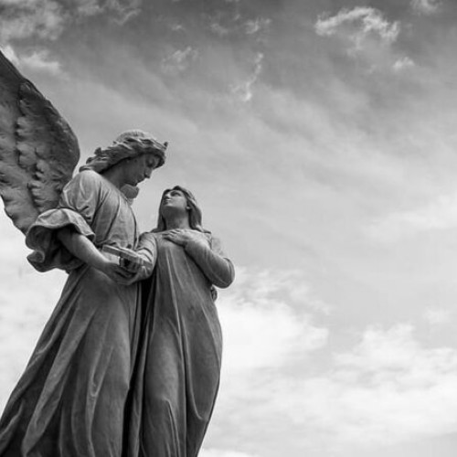 Depunerea trupului neinsufletit la capela cimitirului, un moment important în organizarea înmormântării